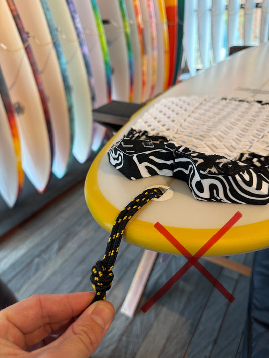 ¡Protege tu tabla de surf: La importancia del doble nudo! 🏄♂️🌊