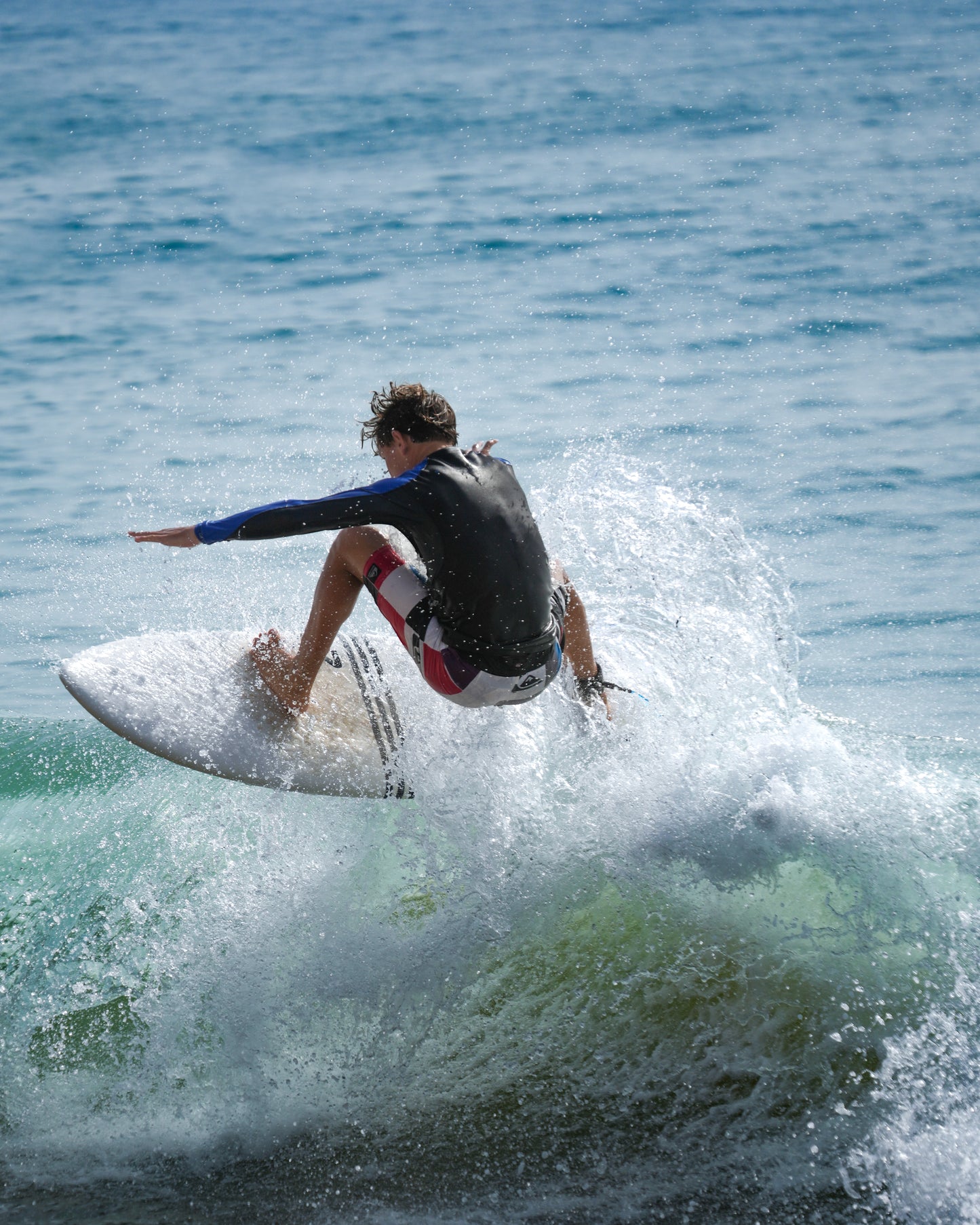 Surf Softboard - Shark - 5'10 x 20" x 2,5" - 32L - Resina Epóxi + Fibra de Vidro