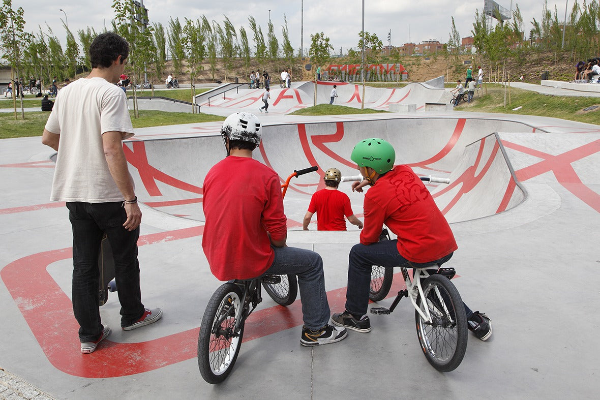 Madrid Río: Skatepark Ignacio Echevarría «Der Skateboard-Held»